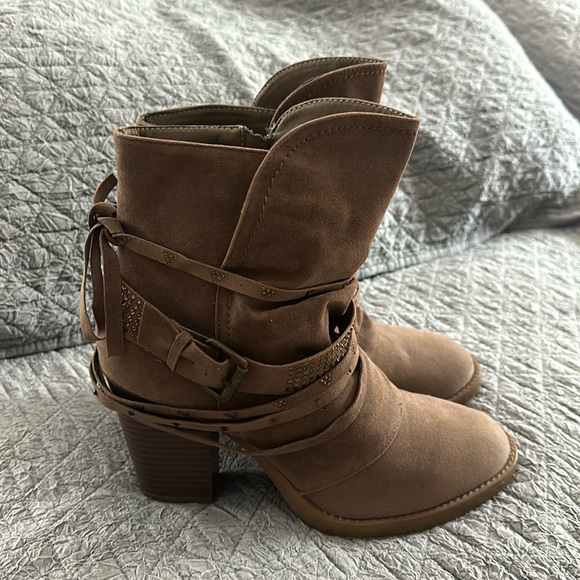Lane Bryant boots Tan women's size 9w. - Picture 2 of 5